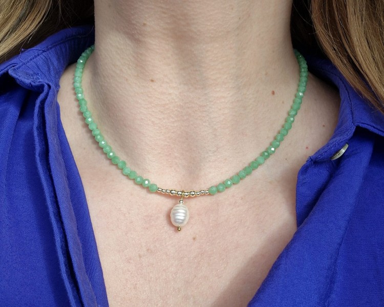 Naszyjnik z zielonego jadeitu z perłą