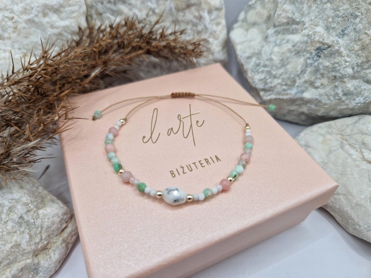 Bransoletka z opalem i chryzoprazem z zapięciem makramowym