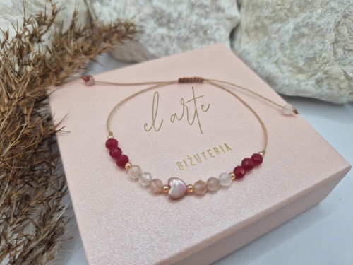 Bransoletka z rubinu, kwarcu i serca z rodonitu – wyjątkowy prezent dla Mamy