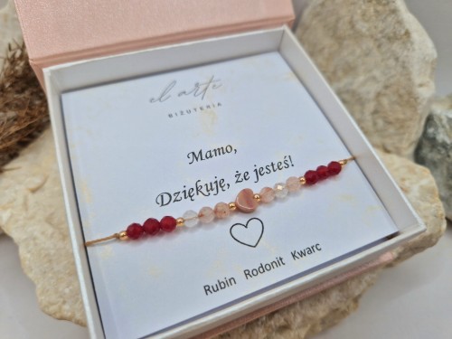 Bransoletka z rubinu, kwarcu i serca z rodonitu – wyjątkowy prezent dla Mamy