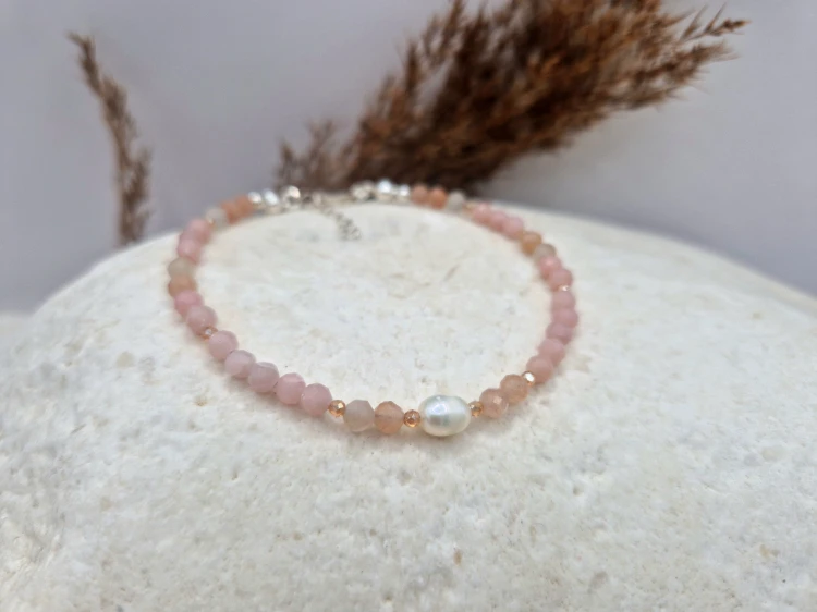 Bransoletka z różowego opalu, kamienia słonecznego i perły słodkowodnej ze srebrem